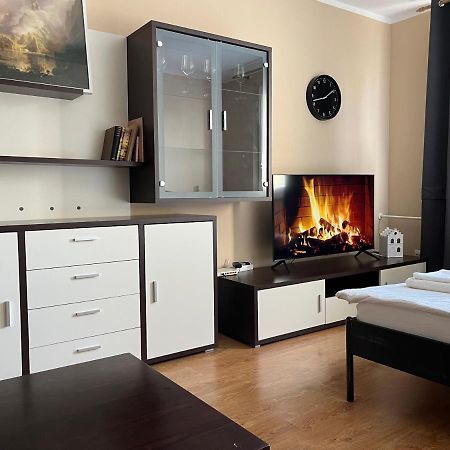 Elegant Escape Apartment - Free Parking, Easy Access To City Centre Bratysława Zewnętrze zdjęcie