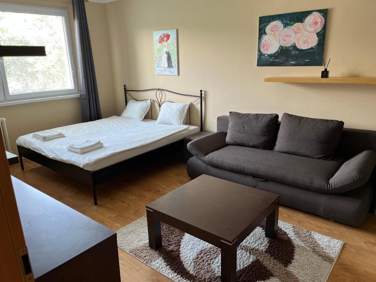 Elegant Escape Apartment - Free Parking, Easy Access To City Centre Bratysława Zewnętrze zdjęcie